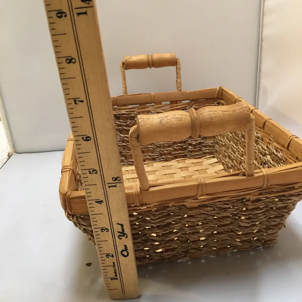 Woven Seagrass Basket Unisex Medium Tan Rectangular‎ Bamboo Handles Cottagecore